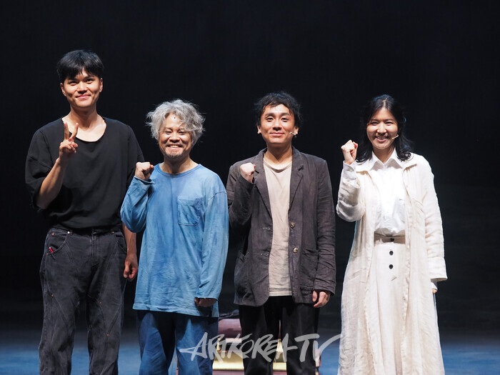 연극 '연안지대' 프레스콜(사진 왼쪽부터 김정 연출, 윤상화, 이승우, 최나라) 2024.06.14 사진 ⓒ아트코리아방송 이용선 기자