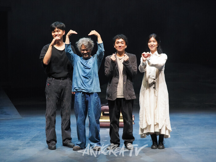 연극 '연안지대' 프레스콜(사진 왼쪽부터 김정 연출, 윤상화, 이승우, 최나라) 2024.06.14 사진 ⓒ아트코리아방송 이용선 기자