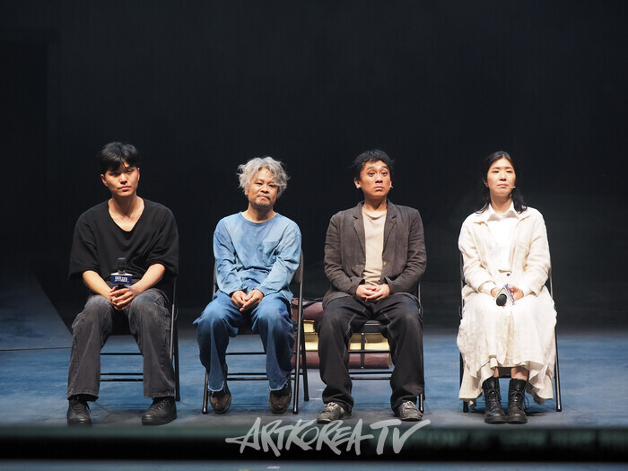 연극 '연안지대' 프레스콜 (사진 왼쪽부터 김정 연출-윤상화-이승우-최나라) 2024.06.14 사진 ⓒ아트코리아방송 이용선 기자