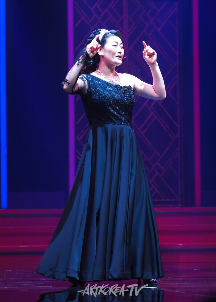 뮤지컬 '메노포즈' 커튼콜(웰빙 주부 역 유보영) 2024.06.28 사진 ⓒ아트코리아방송 이용선 기자