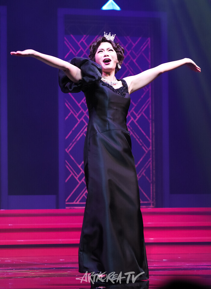 뮤지컬 '메노포즈' 커튼콜(전업주부 역 김현숙) 2024.06.28 사진 ⓒ아트코리아방송 이용선 기자