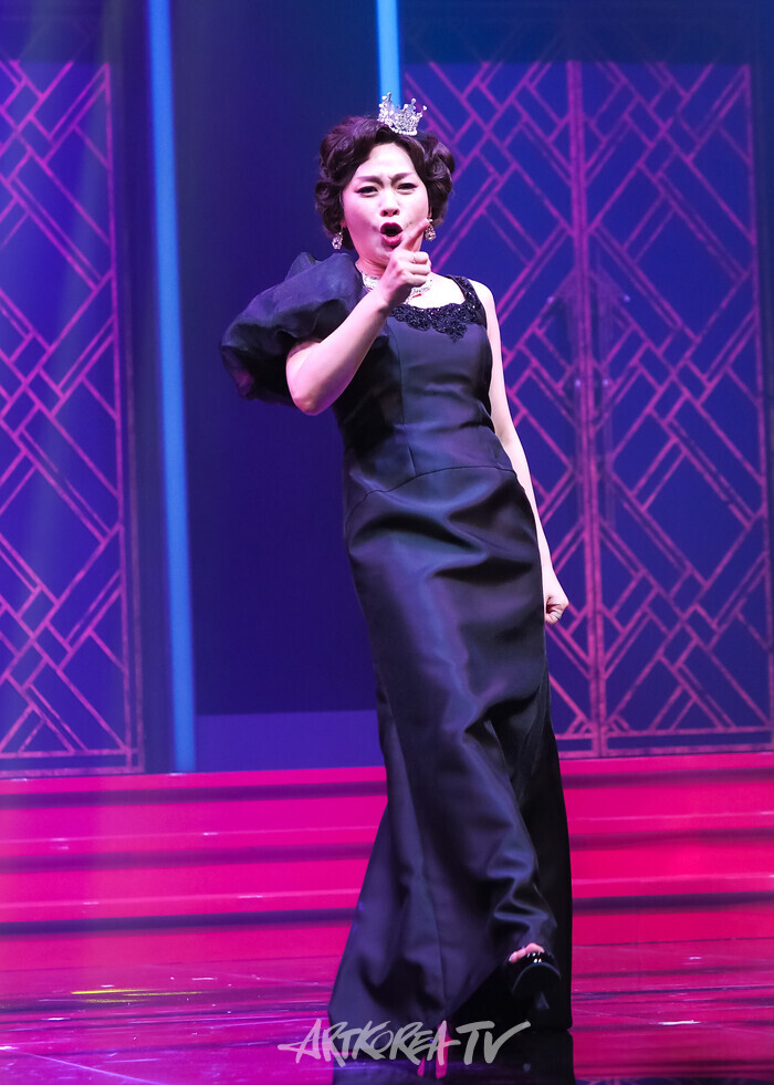 뮤지컬 '메노포즈' 커튼콜(전업주부 역 김현숙) 2024.06.28 사진 ⓒ아트코리아방송 이용선 기자