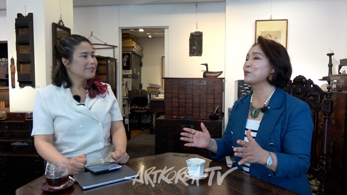 김미정 아트코리아방송 MC와 인사전통문화보존회 신소윤 회장