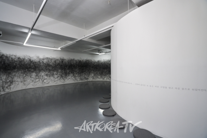 불안과 억압의 시대에 빛, 선, 소리로 감싸 안는 전시 ‘김도희·빛선소리’