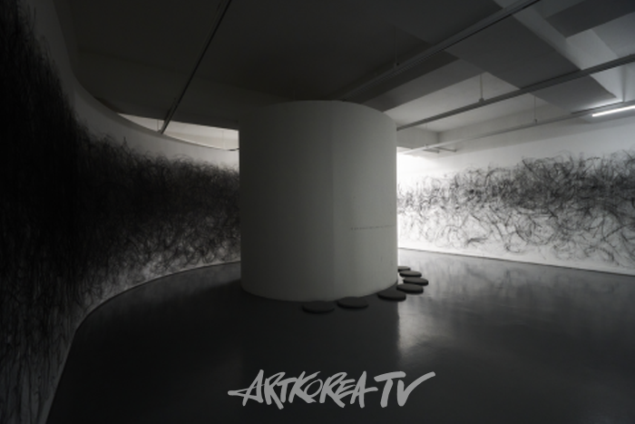 불안과 억압의 시대에 빛, 선, 소리로 감싸 안는 전시 ‘김도희·빛선소리’