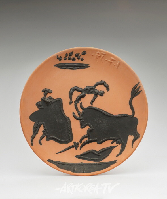 파블로 피카소 투우(코히다)-투우사를 뿔로 들이받는 소