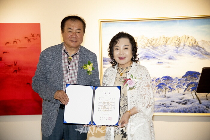 '2024 호연지기 미술상 김충식 작가 대리수상