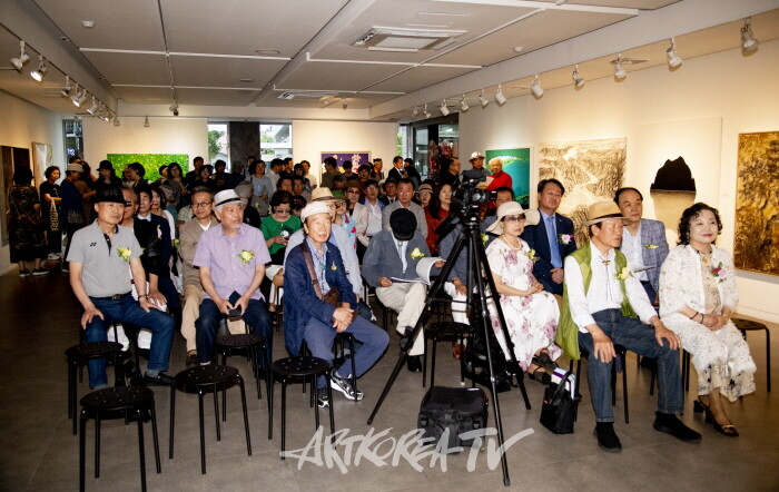 '2024 호연지기 미술상 김충식 작가 대리수상