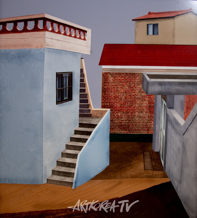 옥상 계단이 있는 하늘색 집