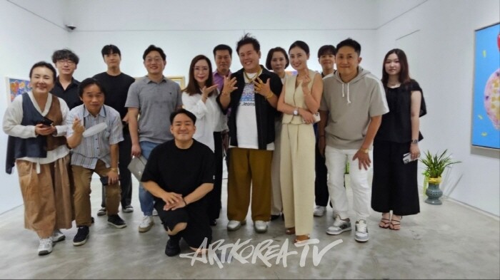 전설 박사, 대웅제약 갤러리 아트토큰 2R2 Space 초대작가전시회 성황리 진행 중