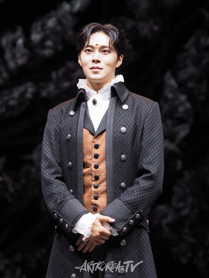 뮤지컬 '베르사유의 장미' 프레스콜(앙드레 그랑디에 역 김성식, 이해준) 2024.07.25 사진 ⓒ아트코리아방송 이용선 기자​