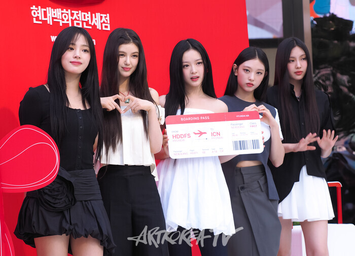 뉴진스 현대백화점면세점 동대문점 '에브리데이 현데이'(EVERYDAY HYUNDAY) 기념 포토월 행사(사진 왼쪽부터 민지-다니엘-하니-해린-혜인) 2024.08.01 사진 ⓒ아트코리아방송 이용선 기자​