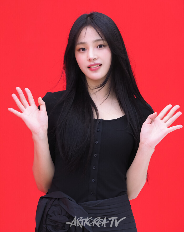 현대백화점면세점 동대문점 '에브리데이 현데이'(EVERYDAY HYUNDAY) 기념 포토월 행사(뉴진스 민지) 2024.08.01 사진 ⓒ아트코리아방송 이용선 기자​