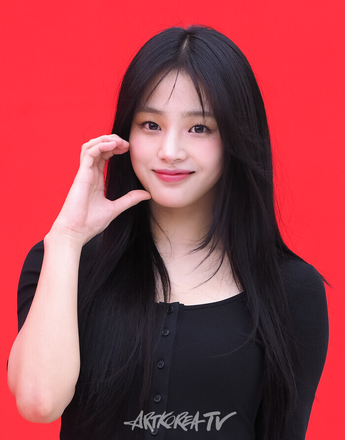 현대백화점면세점 동대문점 '에브리데이 현데이'(EVERYDAY HYUNDAY) 기념 포토월 행사(뉴진스 민지) 2024.08.01 사진 ⓒ아트코리아방송 이용선 기자​