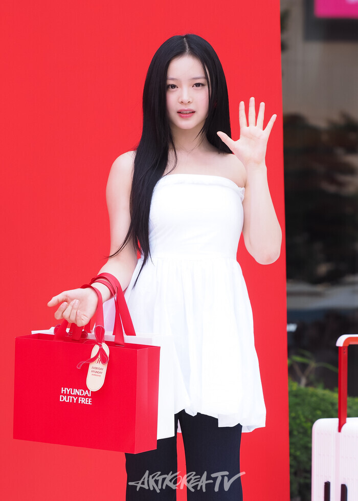 현대백화점면세점 동대문점 '에브리데이 현데이'(EVERYDAY HYUNDAY) 기념 포토월 행사(뉴진스 하니) 2024.08.01 사진 ⓒ아트코리아방송 이용선 기자​