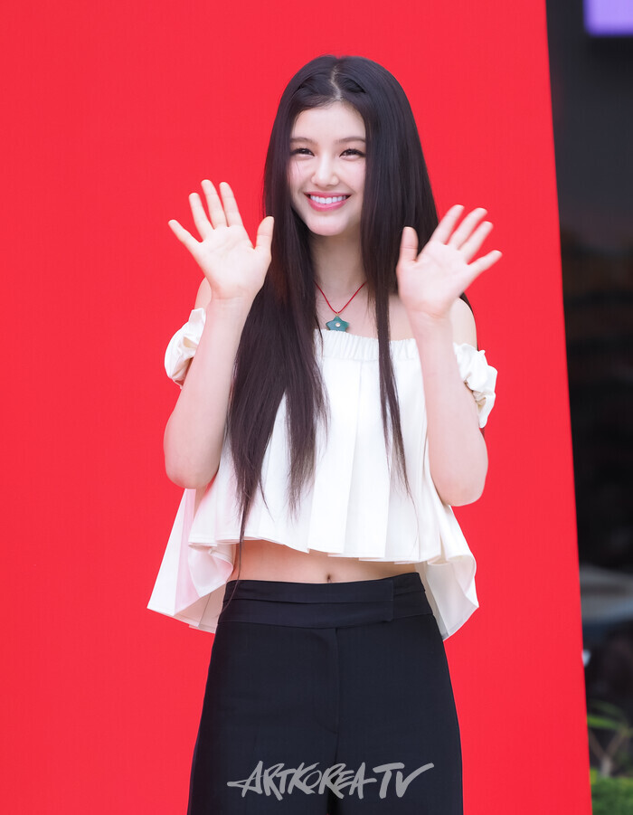 현대백화점면세점 동대문점 '에브리데이 현데이'(EVERYDAY HYUNDAY) 기념 포토월 행사(뉴진스 다니엘) 2024.08.01 사진 ⓒ아트코리아방송 이용선 기자​