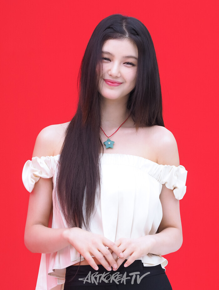 현대백화점면세점 동대문점 '에브리데이 현데이'(EVERYDAY HYUNDAY) 기념 포토월 행사(뉴진스 다니엘) 2024.08.01 사진 ⓒ아트코리아방송 이용선 기자​