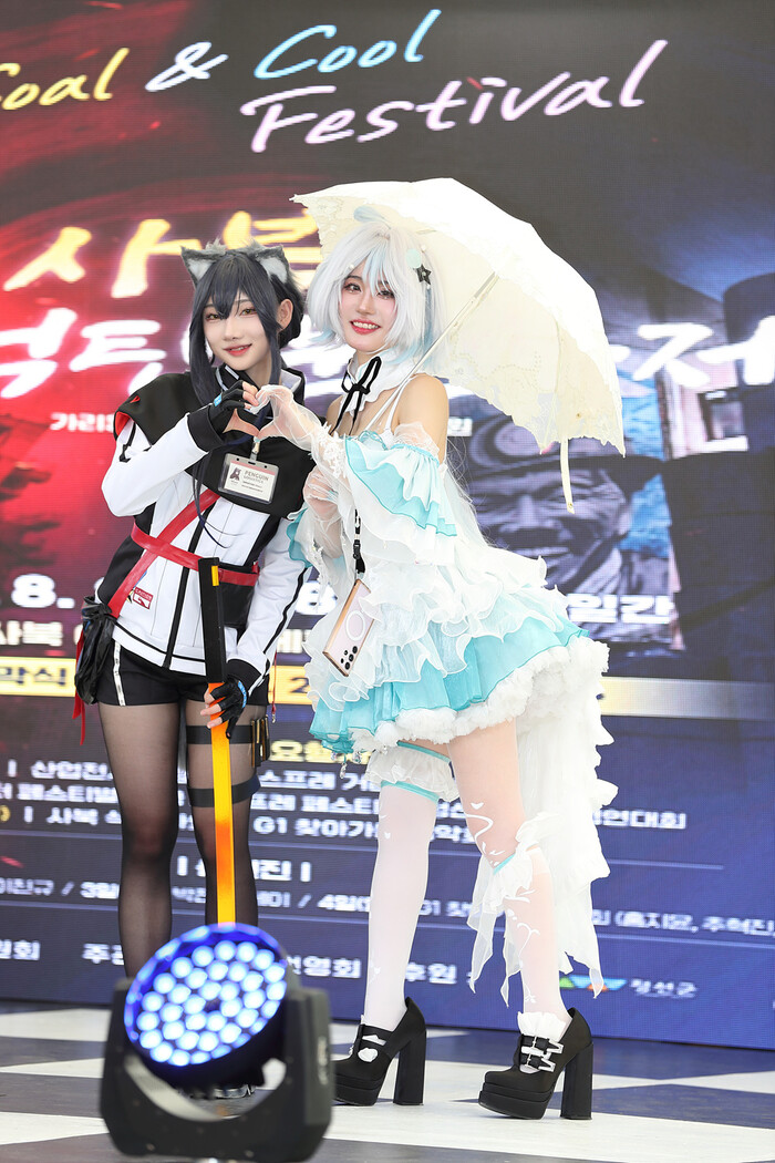 8월2일 코스프레 대회 참가자들의 무대인사