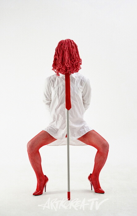 이종헌, 그 경계에 서다, 157x94cm, Pigment-print on canvas, 2023