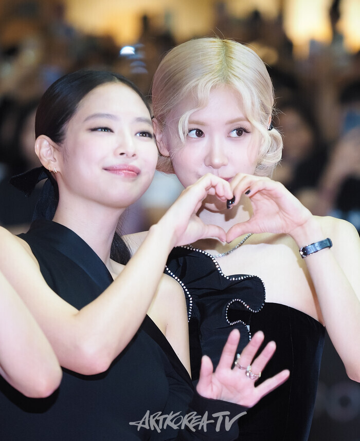 그룹 블랙핑크(제니, 리사, 로제, 지수) '블랙핑크 월드 투어 '본 핑크' 인 시네마'(BLACKPINK WORLD TOUR 'BORN PINK' IN CINEMAS) 핑크카펫 행사. 2024.08.09 사진 ⓒ 아트코리아방송 이용선 기자​