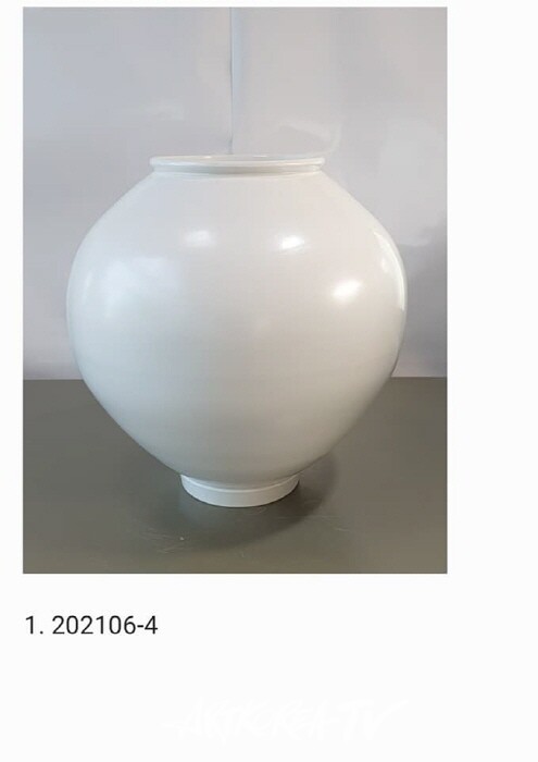 강민수 작가의 백자달항아리