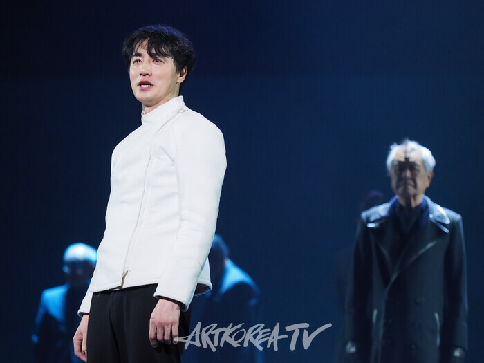 연극 '햄릿' 프레스콜(햄릿 역 이승주, 선왕 역 이호재). 2024.06.13 사진 ⓒ아트코리아방송 DB