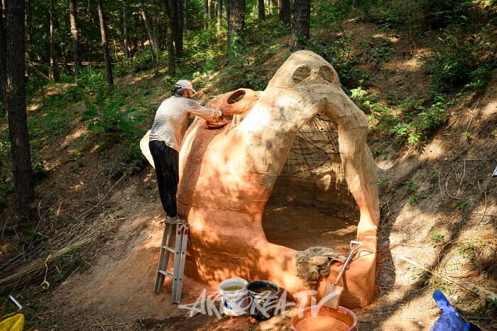 피에르 기요토 (프랑스)_곰의 입속으로2