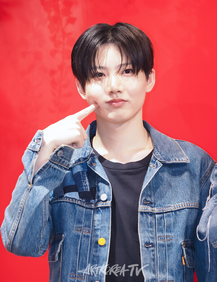 리바이스 성수동 스테이지 35 팝업 스토어 행사 (트레저  준규) 2024.08.22 사진 ⓒ아트코리아방송 이용선 기자​