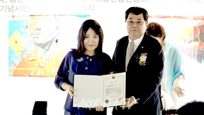 문화체육부장관상 정인영 작가