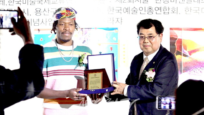 미래예술대상 미국 나델슨 작가