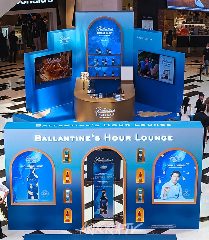 스카치 위스키 발렌타인(Ballentine's) 팝업스토어 '발렌타인 아워 라운지'(Ballentine's Hour Lounge) 전경 이미지. 2024.08.30 사진 ⓒ아트코리아방송 이용선 기자