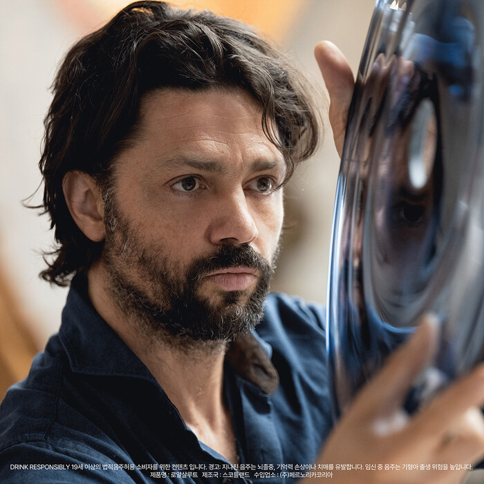 ROYAL SALUTE TIME CHAMBER BY CONRAD SHAWCROSS Key Visual Portrait LOGO RDM 5