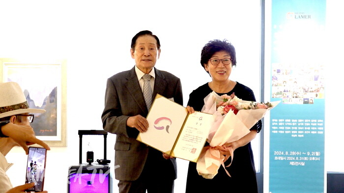 2024 현대미술 交友會展 개막행사-한국미협이사장상-안경숙 자문위원