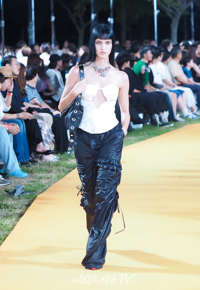 '2024 서울패션로드@뚝섬-보타닉 패션쇼'(최경호, 송현희 디자이너 브랜드 홀리넘버세븐(HOLLYNUMBER7)) 2024.08.30 사진 ⓒ아트코리아방송 이용선 기자