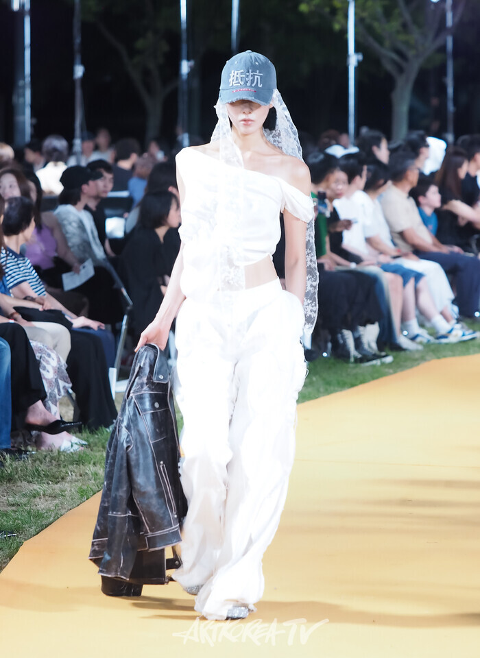 '2024 서울패션로드@뚝섬-보타닉 패션쇼'(최경호, 송현희 디자이너 브랜드 홀리넘버세븐(HOLLYNUMBER7)) 2024.08.30 사진 ⓒ아트코리아방송 이용선 기자