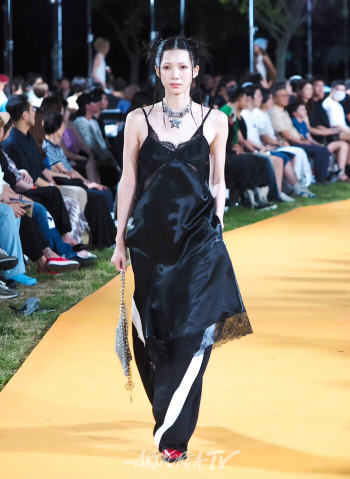 '2024 서울패션로드@뚝섬-보타닉 패션쇼'(최경호, 송현희 디자이너 브랜드 홀리넘버세븐(HOLLYNUMBER7)) 2024.08.30 사진 ⓒ아트코리아방송 이용선 기자