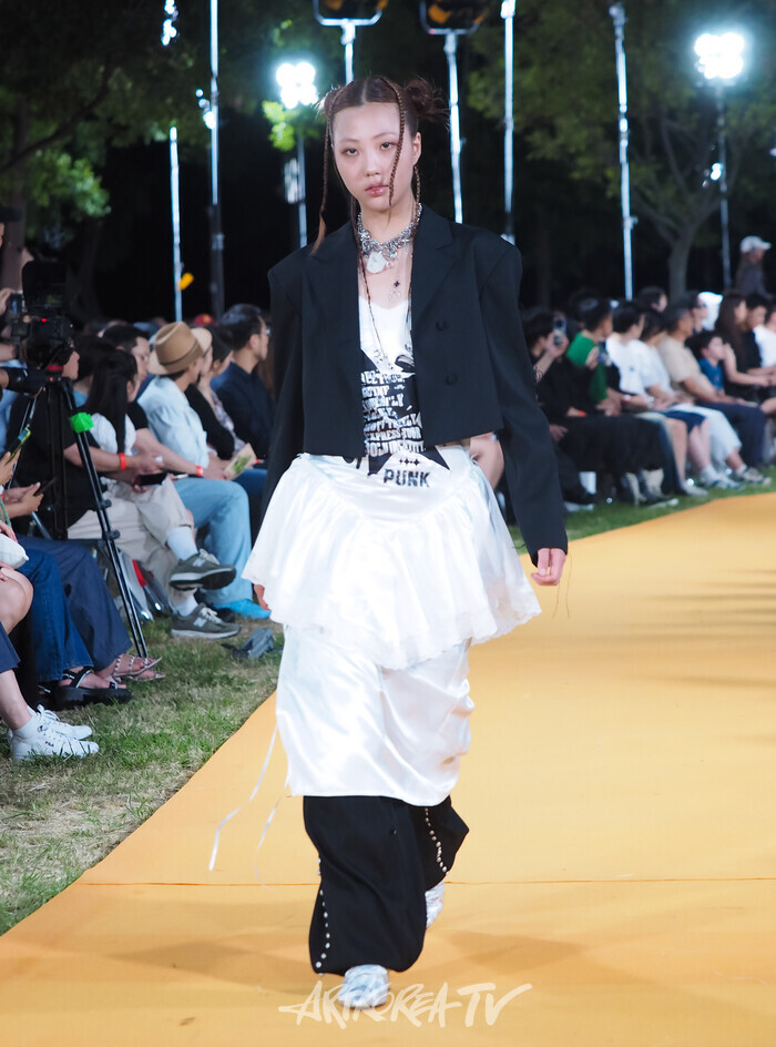 '2024 서울패션로드@뚝섬-보타닉 패션쇼'(최경호, 송현희 디자이너 브랜드 홀리넘버세븐(HOLLYNUMBER7)) 2024.08.30 사진 ⓒ아트코리아방송 이용선 기자