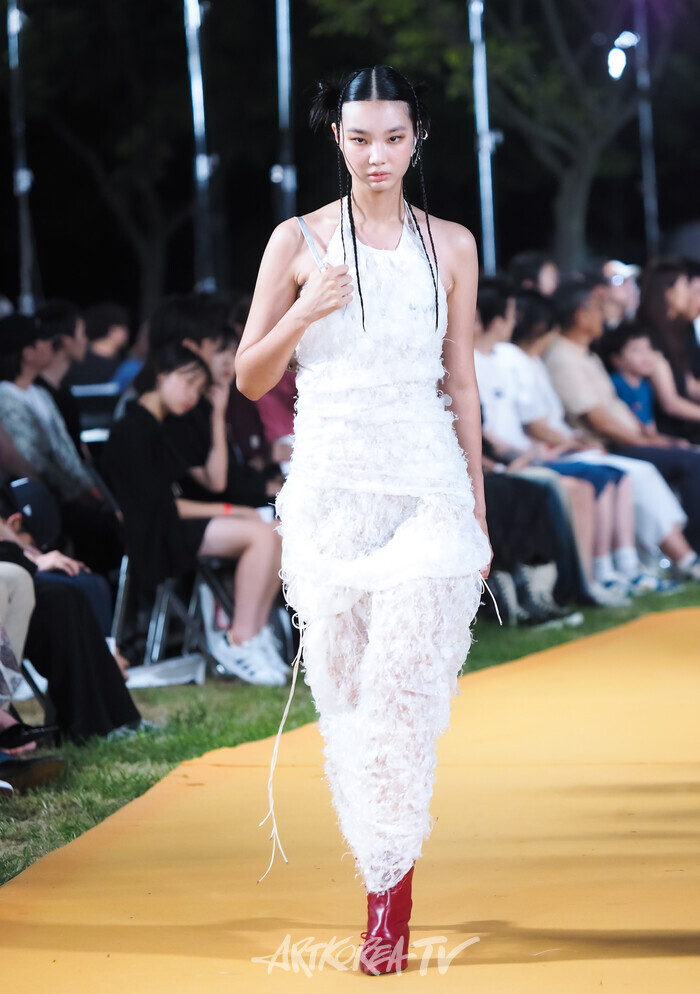 '2024 서울패션로드@뚝섬-보타닉 패션쇼'(최경호, 송현희 디자이너 브랜드 홀리넘버세븐(HOLLYNUMBER7)) 2024.08.30 사진 ⓒ아트코리아방송 이용선 기자