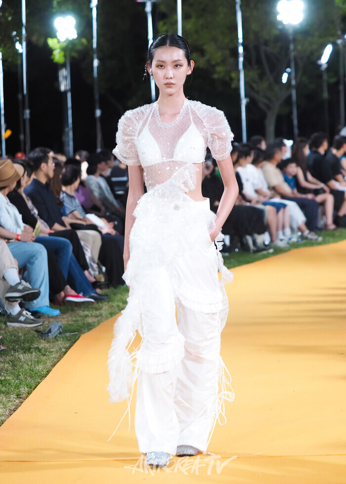 '2024 서울패션로드@뚝섬-보타닉 패션쇼'(최경호, 송현희 디자이너 브랜드 홀리넘버세븐(HOLLYNUMBER7)) 2024.08.30 사진 ⓒ아트코리아방송 이용선 기자