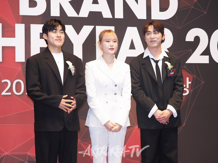 [AK포토] 숏박스 김원훈-엄지윤-조진세, 기뻐~기뻐 (2024 올해의 브랜드 대상)