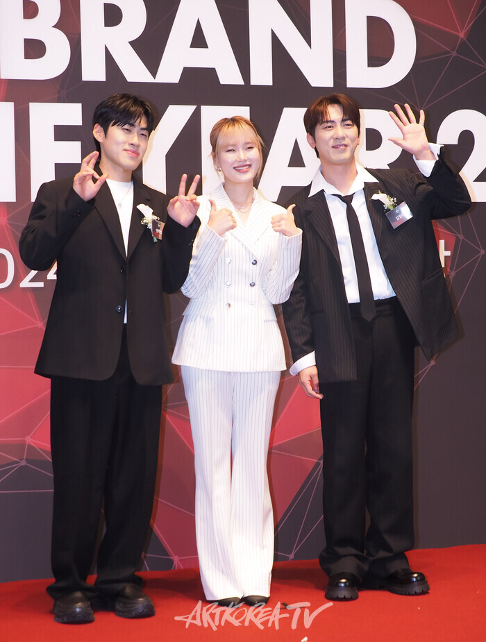 [AK포토] 숏박스 김원훈-엄지윤-조진세, 기뻐~기뻐 (2024 올해의 브랜드 대상)