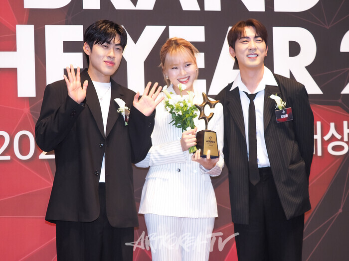[AK포토] 숏박스 김원훈-엄지윤-조진세, 기뻐~기뻐 (2024 올해의 브랜드 대상)