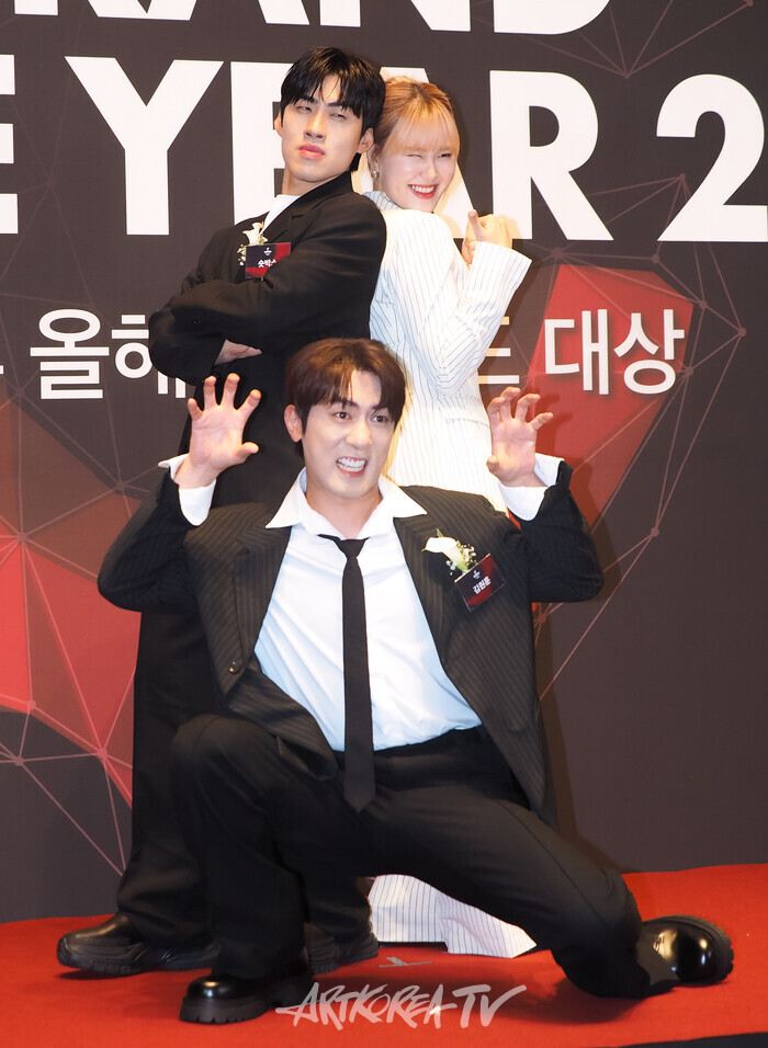 [AK포토] 숏박스 김원훈-엄지윤-조진세, 기뻐~기뻐 (2024 올해의 브랜드 대상)