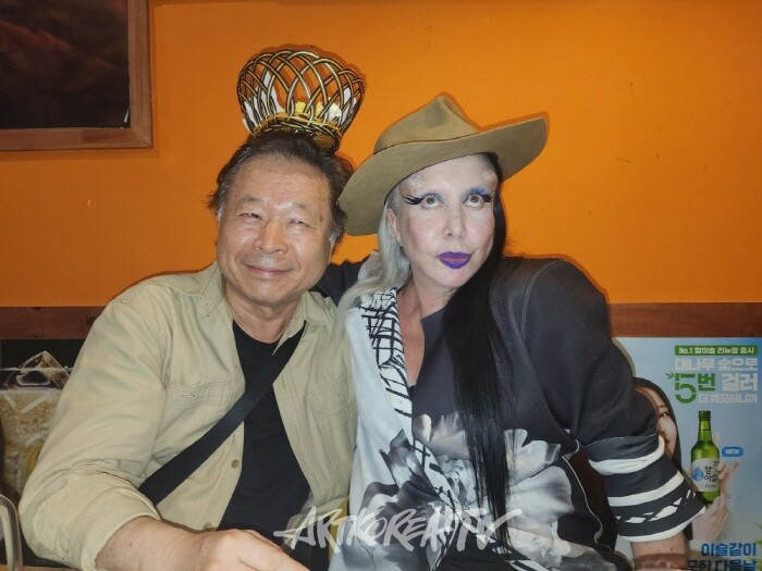 윤진섭, 오르랑과 24년 우정 기리는 ORLAN, Surprise! 특별 전시