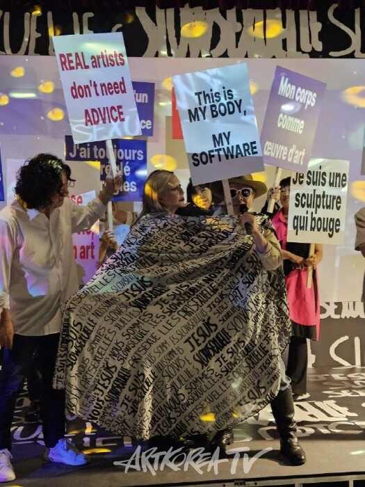 윤진섭, 오르랑과 24년 우정 기리는 ORLAN, Surprise! 특별 전시