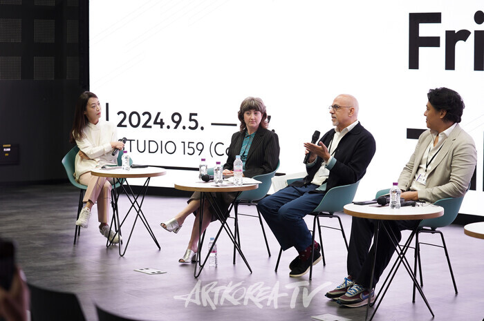 변화하는 아트페어 세션에는 주연화 홍익대 문화예술경영대학원 부교수가 모더레이터, 앤소니 알랜(폴라쿠퍼갤러리, 파트너), 박원재(원앤제이 갤러리, 대표), 린한 & 완완 레이(엠우드 미술관, 창립자 & 컬렉터), 조쉬 타데우스 존스(아트시, 시니어 에디터)가 패널로 나섰다. 제공 예술경영지원센터