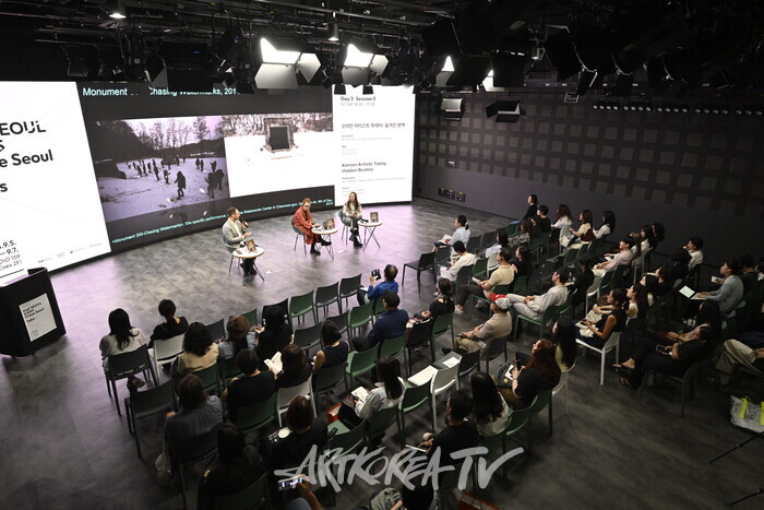 공공-민간 협력: 갤러리와 비영리 기관의 콜라보레이션에는 모더레이터로 앤드류 러세스 (아트넷뉴스, 에디터), 패널로 루미 탄 (독립 큐레이터), 데이지 남 (캘리포니아 예술대학 와티스 현대미술 연구소, 디렉터 & 수석 큐레이터), 김성우 (프라이머리 프랙티스, 큐레이터)가 참여했다. 제공 예술경영지원센터