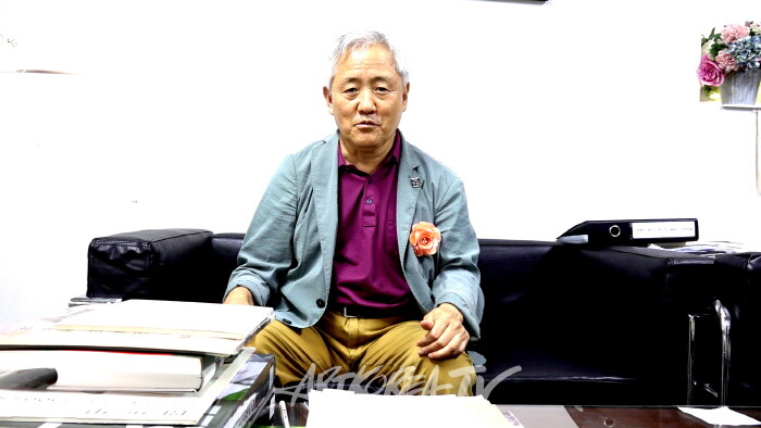 김달진미술자료박물관 관장