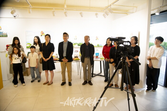 비채아트뮤지엄-송현화 특별초대전 'THIS IS THE MOMENT'