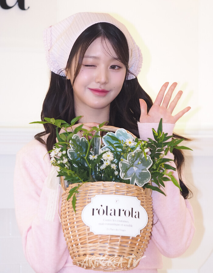 로라로라 플래그십스토어 한남점 오픈기념 포토월 행사(아이브 장원영) 2024.09.26 사진 ⓒ아트코리아방송 이용선 기자